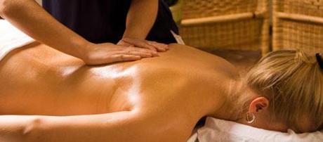 Abhyanga-le-massage-de-l-ayurveda_imagePanoramique500_220