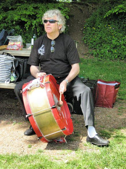 La droite brestoise inquiète-t-elle le maire socialiste François Cuillandre ? A vous de juger d'après cette photo prise dans son jardin...  