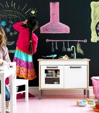 Tableau d'école dans une chambre d'enfant