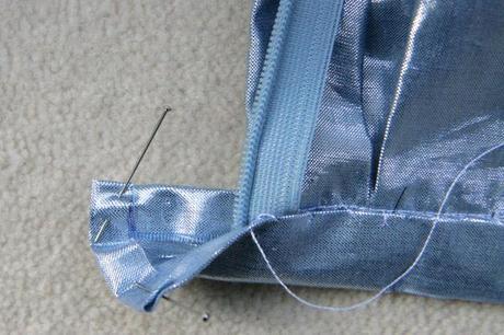 sew along jupe plis creux finition boutonniere 1 Sew along de la jupe à plis creux   jour 5 : les finitions