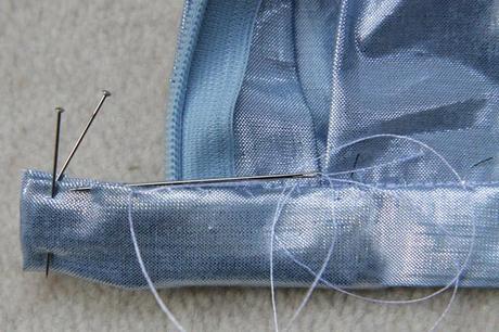 sew along jupe plis creux finition boutonniere 3 Sew along de la jupe à plis creux   jour 5 : les finitions