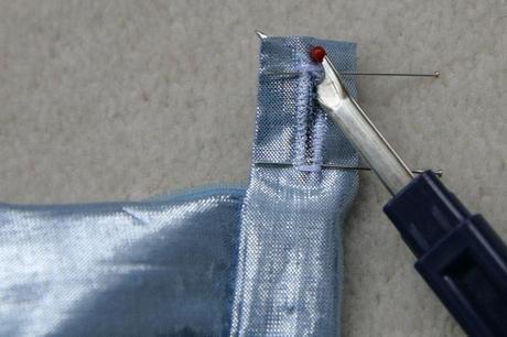 sew along jupe plis creux finition boutonniere 9 Sew along de la jupe à plis creux   jour 5 : les finitions