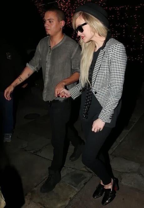 Ashlee Simpson quitte le Ago Restaurant de West Hollywood avec son copain - 23.12.2013