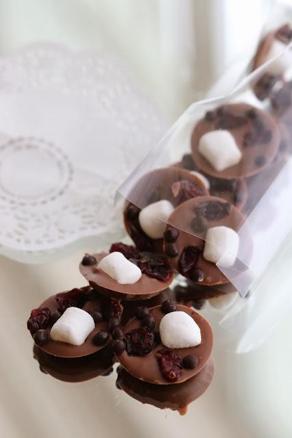 Mendiants chocolat au lait , cranberries mini marshmallow