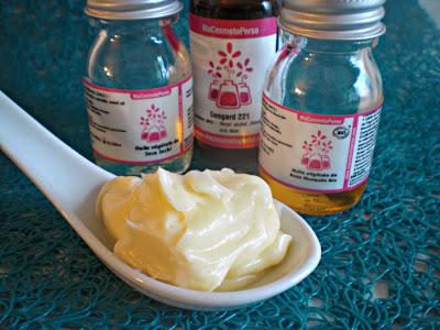Test MaCosmetoPerso l'huile végétale de rose musquée et d'inca Inchi. Crème visage anti-âge.