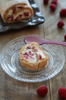 Gâteau roulé aux épices chantilly légère vanillée et  framboises