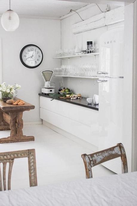 Les contrastes dans un appartement en Finlande.