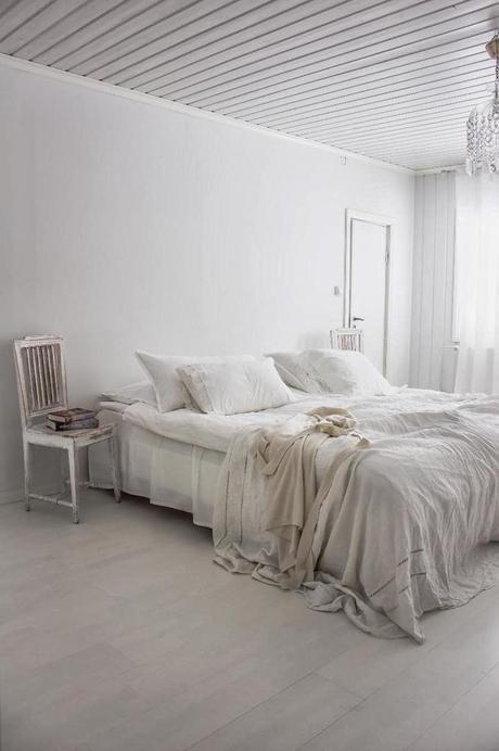 Les contrastes dans un appartement en Finlande.