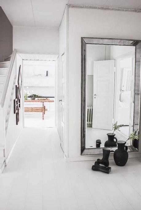 Les contrastes dans un appartement en Finlande.