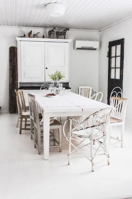 Les contrastes dans un appartement en Finlande.