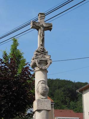 Se promener avec des amis, aux confins de la Meurthe et Moselle, des Vosges et de la Meuse par une belle journée d'été