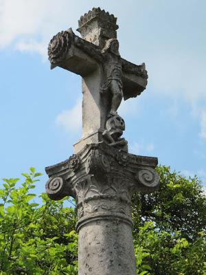 Se promener avec des amis, aux confins de la Meurthe et Moselle, des Vosges et de la Meuse par une belle journée d'été