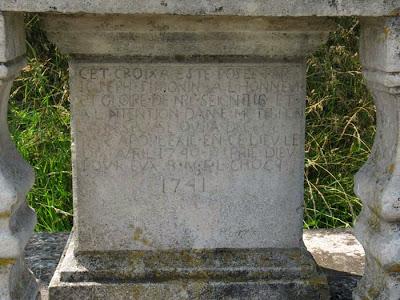 Se promener avec des amis, aux confins de la Meurthe et Moselle, des Vosges et de la Meuse par une belle journée d'été
