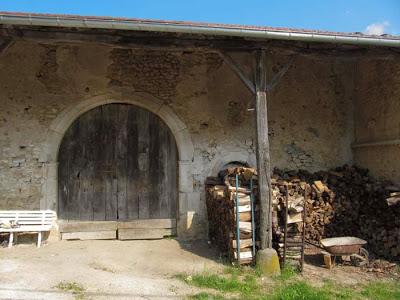 Se promener avec des amis, aux confins de la Meurthe et Moselle, des Vosges et de la Meuse par une belle journée d'été