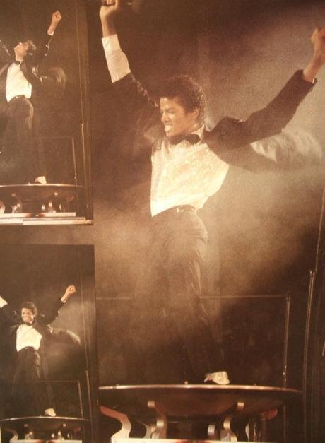 Michael_Jackson_Magic_book_hands_in_air