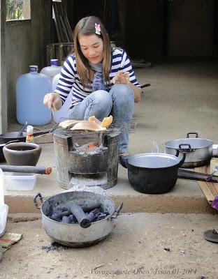 Portraits Isaan 2014 préparation repas du 1 janvier