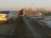 Couteau contre pelle