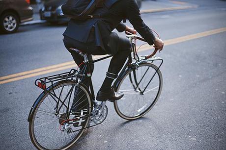 Le costume fait pour les utilisateurs de vélo