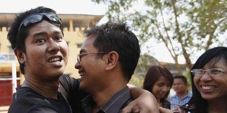 Bonne année 2014!  Libération des tout derniers prisonniers politiques birmans!