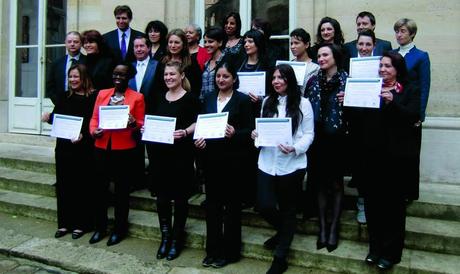 Mamans et jeunes diplômées grâce au programme « La beauté vient de nos quartiers »