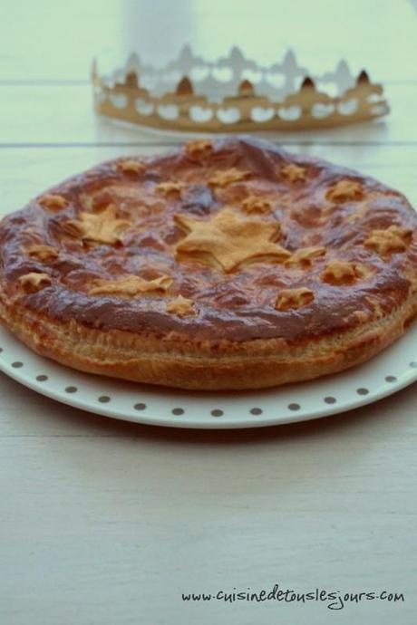 Le goûter du dimanche : Galette des rois à la pomme caramélisée et crème de marrons GALETTE DES ROIS À LA POMME CARAMÉLISÉE ET CRÈME DE MARRONS