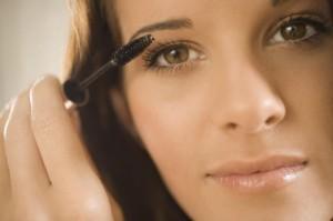 Quel maquillage pour des yeux marrons ? intensifier le regard