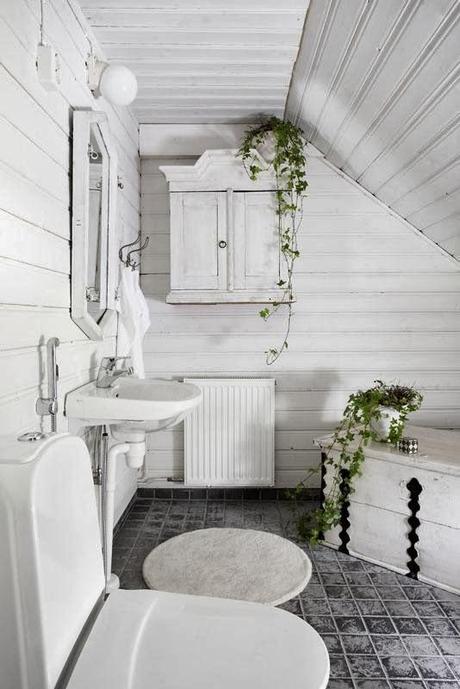En Finlande, une maison blanche.
