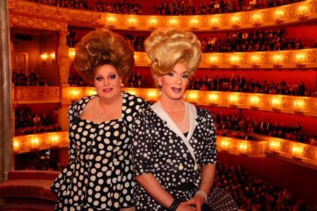 Deux drag queens à l'Opéra de Munich