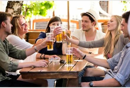 Alcool : boire le week-end endommagerait l’ADN des jeunes adultes