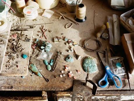 It’s time to work ! Have a good day and develop your creativity !
C’est l’heure de travailler à l’atelier ! Passer une bonne journée et développer votre créativité !