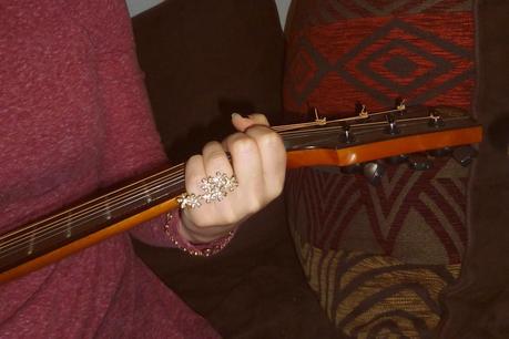 La fameuse bague à deux doigts