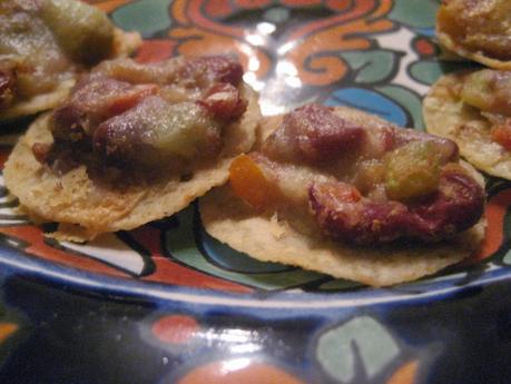 Tostada,  bouchées mexicaines aux haricots rouges et légumes