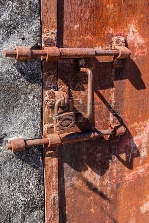 20365342-vieille-serrure-rouillee-de-colonie-penitentiaire.jpg
