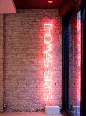 Le néon revient et illumine les intérieurs