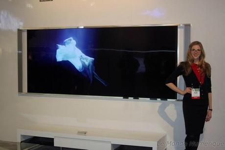 CES 2014 : Toshiba expose une TV Ultra HD 21/9 et une TV incurvée inclinée de 65 pouces