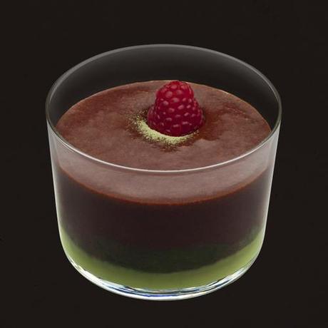 Mousse au chocolat noir maison et sa sauce au thé vert.