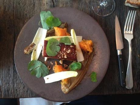 Un déjeuner au Septime. Poitrine de porc confite, écrasé de topinambours, endives crues et cuites, noisettes & sauce anguille & vin