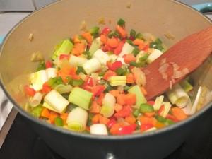 La préparation du mulligatawny est assez rapide car il s'agit simplement de faire cuire des légumes dans un bouillon