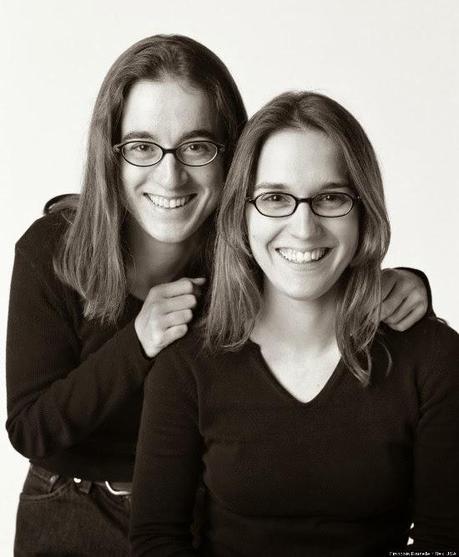 Un photographe réunit des personnes qui se ressemblent mais ne se connaissent pas