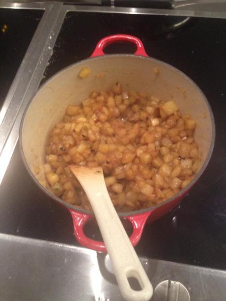 Compotée d'ananas, fruits de la passion, vanille et zeste de citron vert