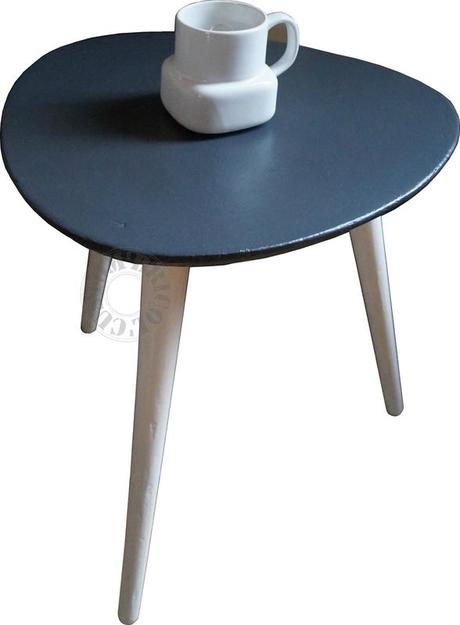 Desserte tripode détourée