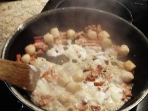 Noix de St Jacques et lardons poêlés à la crème 2