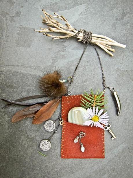 http://www.etsy.com/fr/listing/159589634/collier-chaine-pochette-de-cuir-bronze?ref=sr_gallery_24&ga_search_query=recycled+fur+bag&ga_order=most_relevant&ga_view_type=gallery&ga_ship_to=ZZ&ga_item_language=en-US&ga_search_type=all