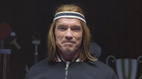 Schwarzenegger se met au ping-pong pour le Super Bowl et Budweiser