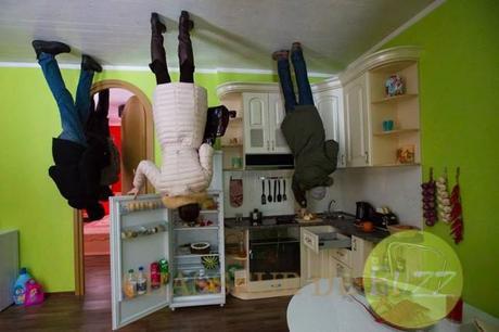 Marcher sur la tête maison à l'envers