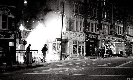 Incendie lors des émeutes de Londres en 2011