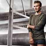 Un Beckham nu ou habillé, à vous de choisir