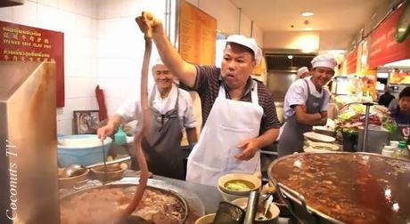 Bangkok MBK degustation de soupe de penis de taureau [HD]