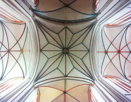 Dôme de la cathédrale de Schwerin, (Allemagne, Poméranie occidentale). Détail photographié dans le livre Gewölbe des Himmels, photo Florian Monheim)