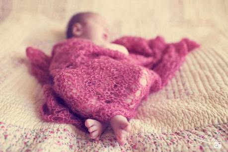Photographe nouveau-nés à domicile Rueil Malmaison 92 – Lana